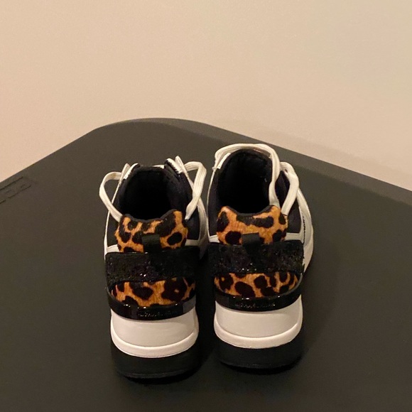 Michael Kors Sneakers - Picture 2 of 4